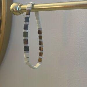 White blue and gold beaded stretchy bracelet